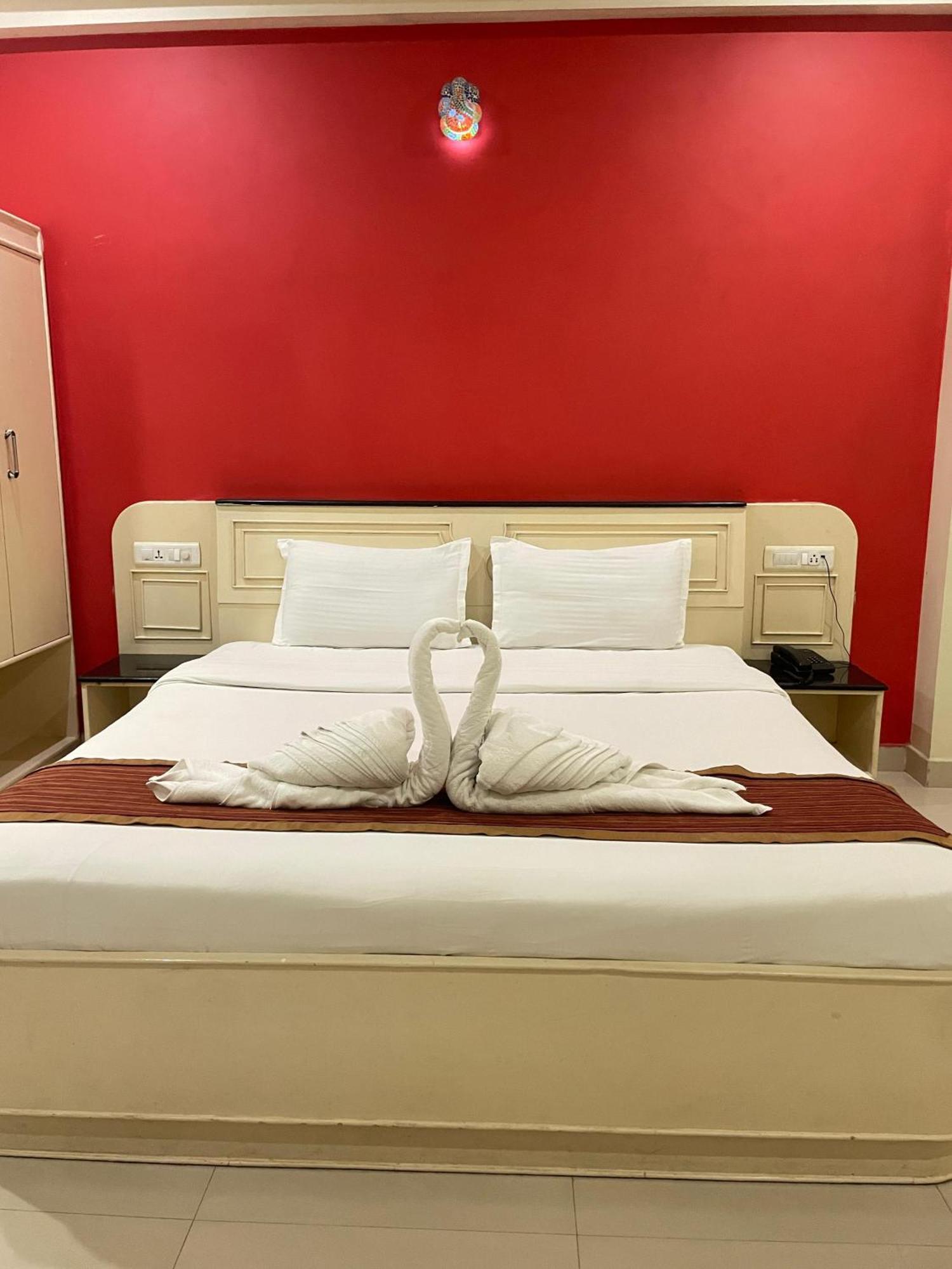 Hotel Mgm Grand Шрикалахащи Екстериор снимка